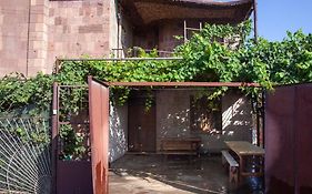 B&B Sunrise House Aygavan